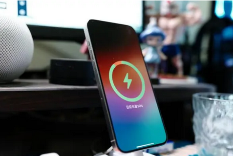井陉苹果15换屏服务分享用什么充电器给iPhone15充电更好 